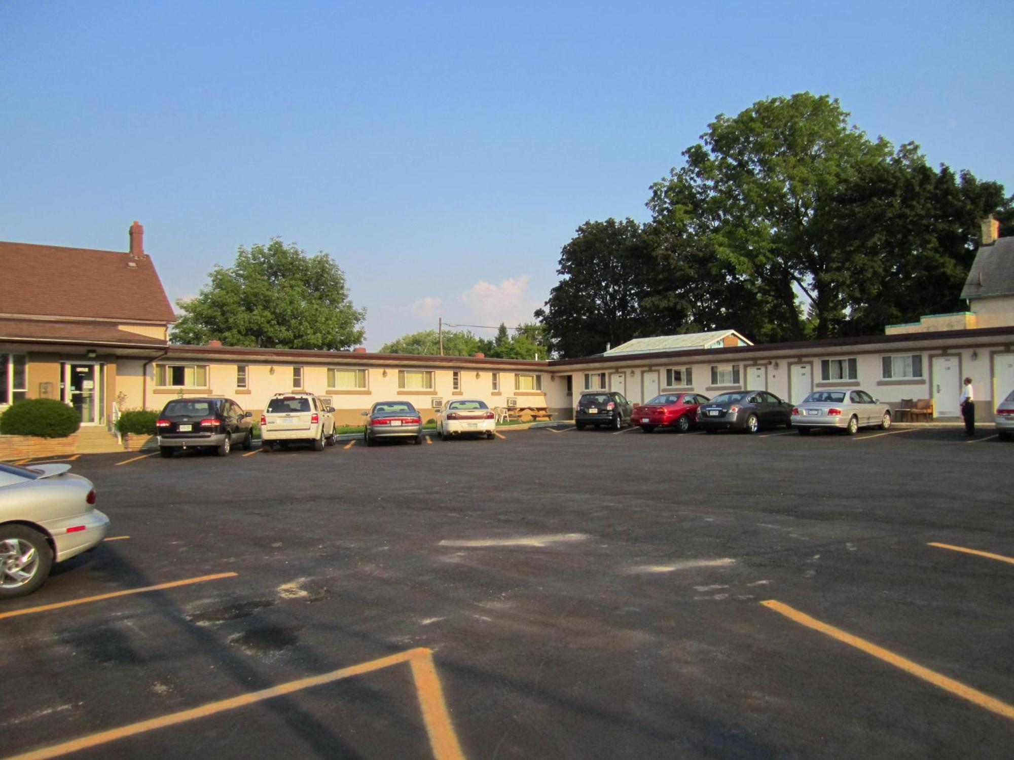 Canadiana Motel Hanover Ngoại thất bức ảnh