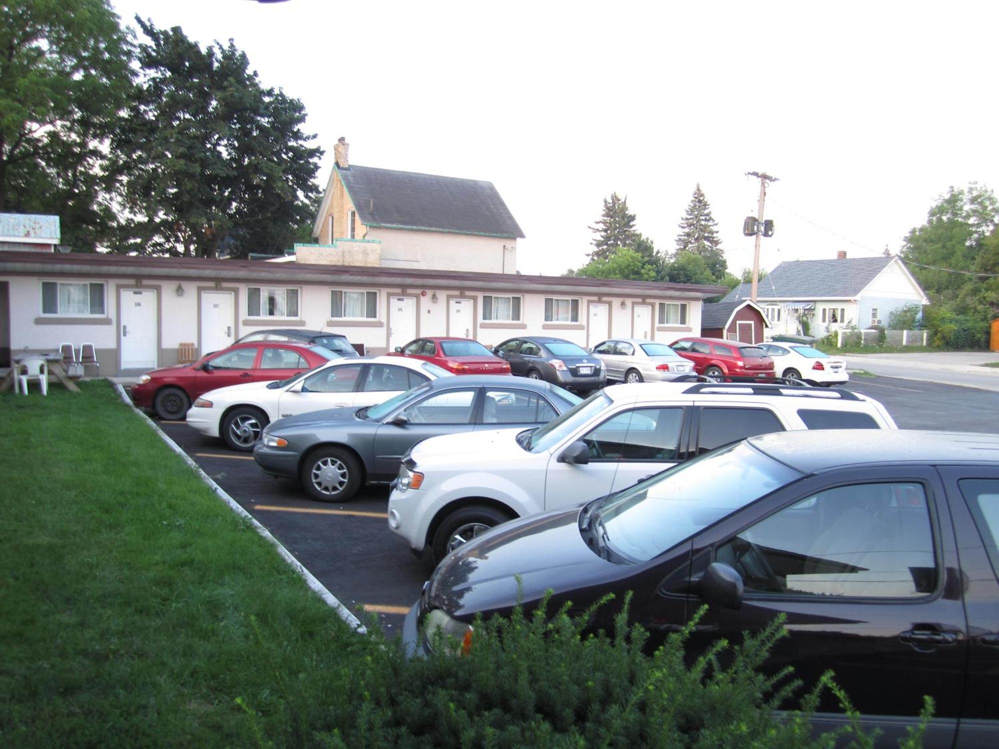 Canadiana Motel Hanover Ngoại thất bức ảnh