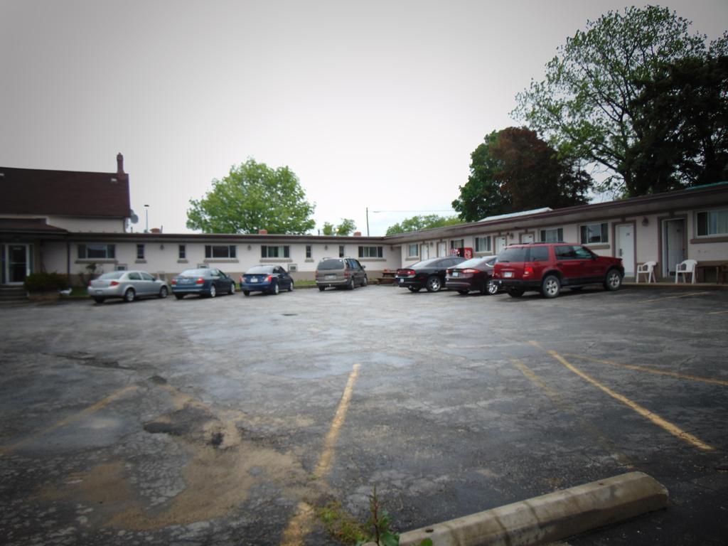 Canadiana Motel Hanover Ngoại thất bức ảnh